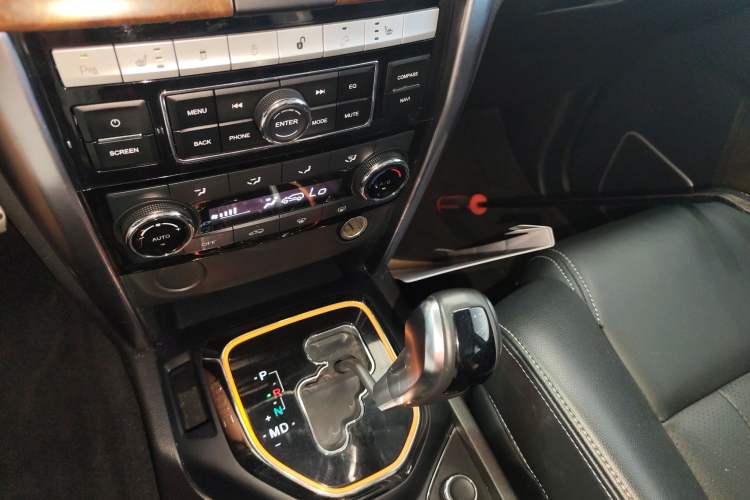 Used BAIC Off-Road BJ80 2016 2.3T Automatic Prestige Edition Gear Lever