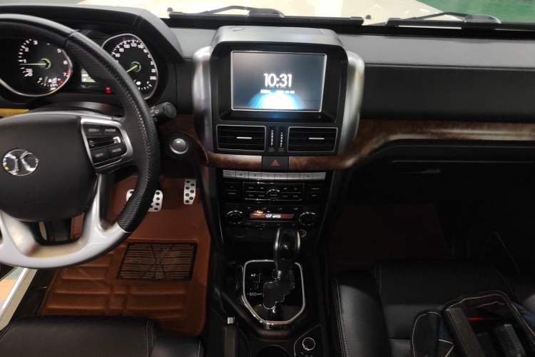 Used BAIC Off-Road BJ80 2016 2.3T Automatic Prestige Edition Audio And AC Panel