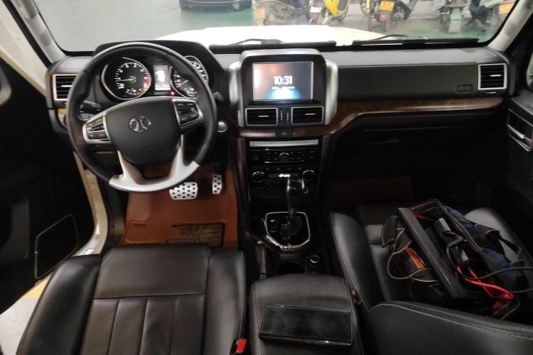 Used BAIC Off-Road BJ80 2016 2.3T Automatic Prestige Edition Center Console
