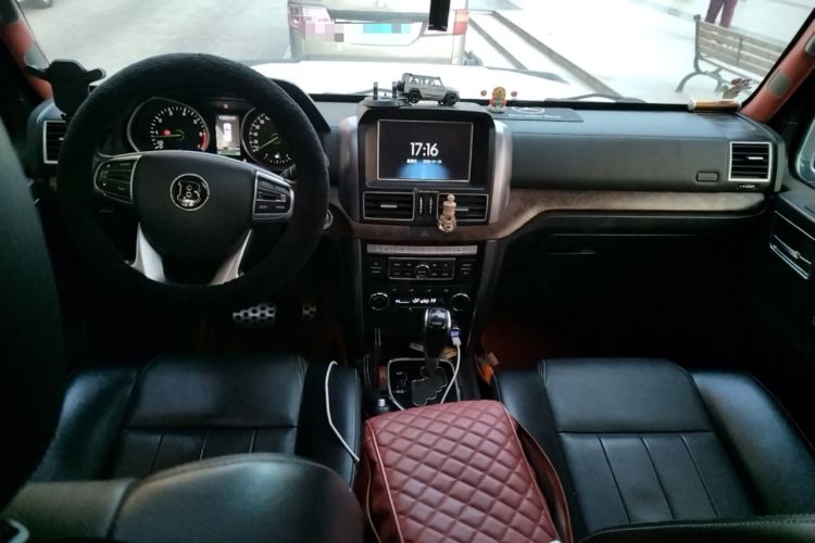 Used BAIC Off-Road BJ80 2016 2.3T Automatic Prestige Edition Center Console
