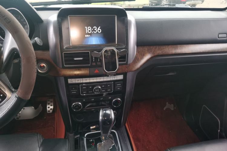 Used BAIC Off-Road BJ80 2016 2.3T Automatic Prestige Edition Center Console