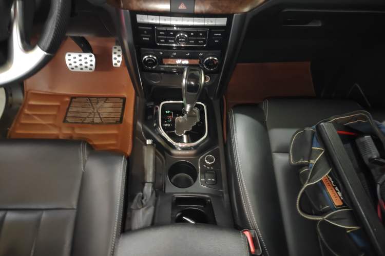 Used BAIC Off-Road BJ80 2016 2.3T Automatic Prestige Edition Gear Lever