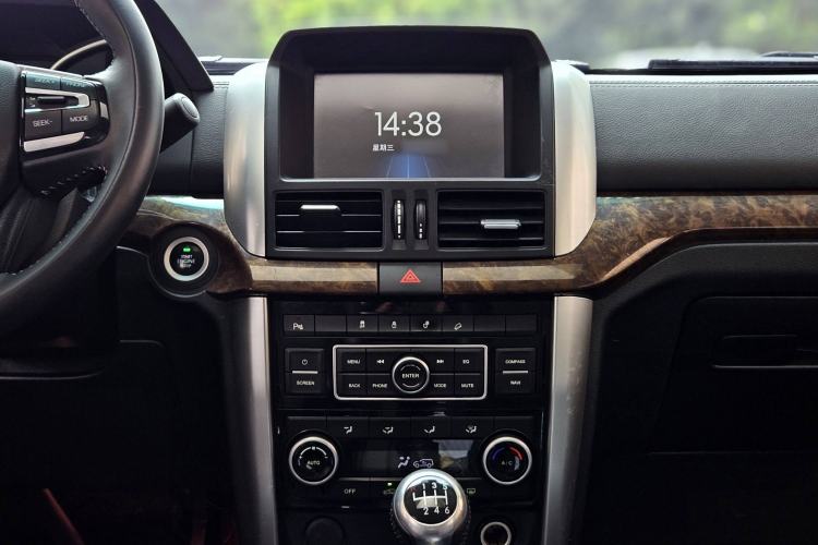 Used BAIC Off-Road BJ80 2016 2.3T Manual Prestige Edition Interior 9