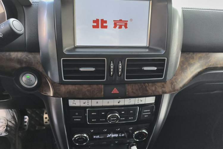 Used BAIC Off-Road BJ80 2017 2.3T Automatic 90th Anniversary Edition Audio And AC Panel
