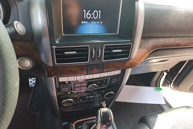 Used BAIC Off-Road BJ80 2018 2.3T Automatic Prestige Edition China VI Emission Standard Audio And AC Panel