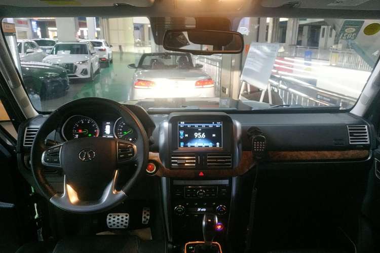 Used BAIC Off-Road BJ80 2018 2.3T Automatic Prestige Version China V Emission Standard Center Console