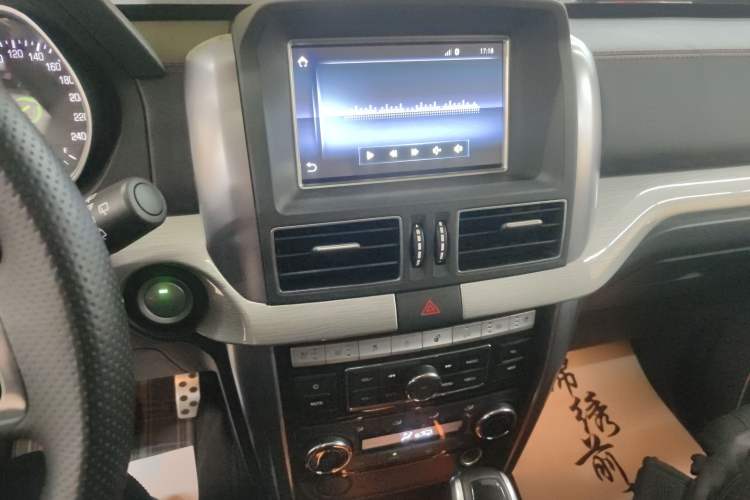 Used BAIC Off-Road BJ80 2019 2.3T Automatic Shengshi Huazhang Edition China VI Emission Standard Audio And AC Panel