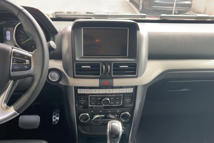 Used BAIC Off-Road BJ80 2019 2.3T Automatic Shengshi Huazhang Edition China VI Emission Standard Audio And AC Panel