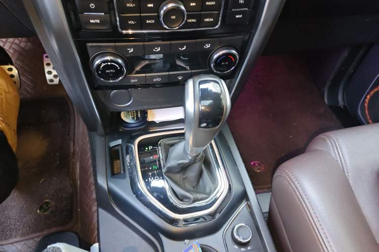 Used BAIC Off-Road BJ80 2019 2.3T Automatic Shengshi Huazhang Edition China VI Emission Standard Gear Lever