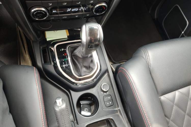 Used BAIC Off-Road BJ80 2019 2.3T Automatic Shengshi Huazhang Edition China VI Emission Standard Gear Lever