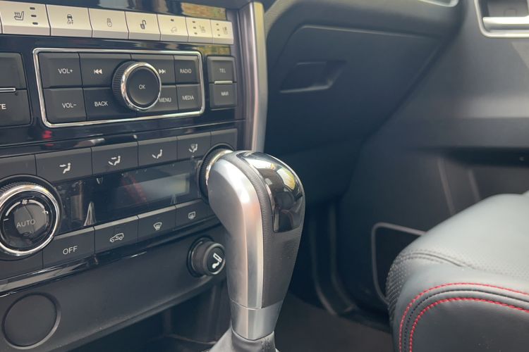 Used BAIC Off-Road BJ80 2019 2.3T Automatic Shengshi Huazhang Edition China VI Emission Standard Gear Lever