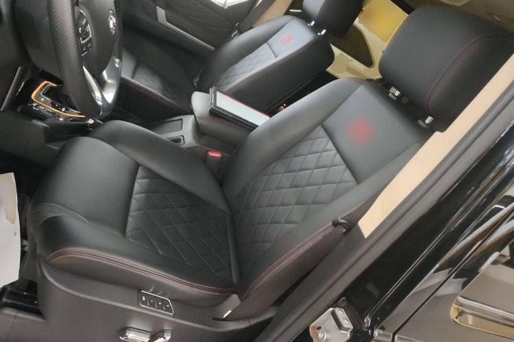 Used BAIC Off-Road BJ80 2019 2.3T Automatic Shengshi Huazhang Edition China VI Emission Standard Left Front Seat