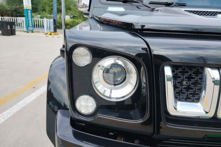 Used BAIC Off-Road BJ80 2019 2.3T Automatic Shengshi Huazhang Edition China VI Emission Standard Right Front Headlight