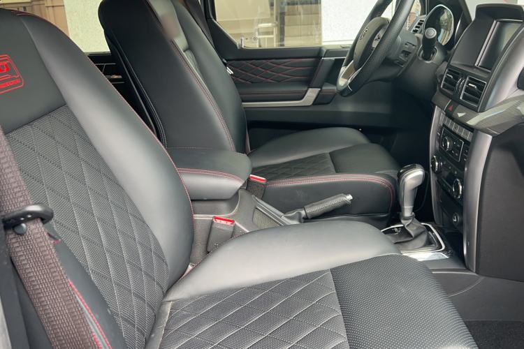Used BAIC Off-Road BJ80 2019 2.3T Automatic Shengshi Huazhang Edition China VI Emission Standard Right Front Seat