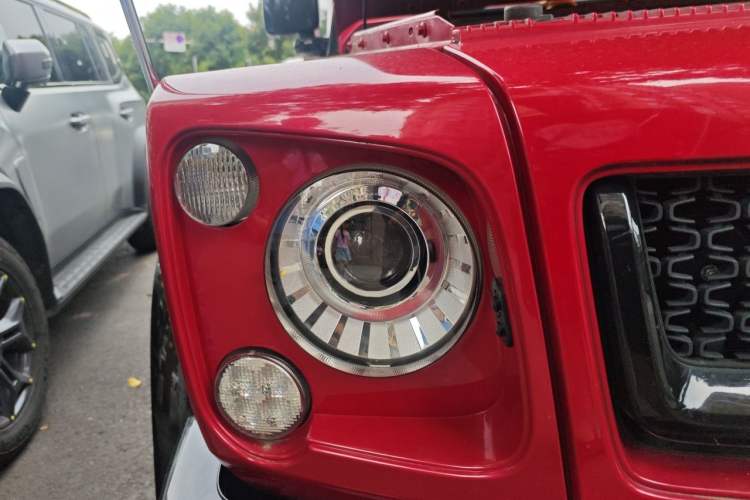 Used BAIC Off-Road BJ80 2019 2.3T Automatic Shengshi Huazhang Edition China VI Emission Standard Right Front Headlight