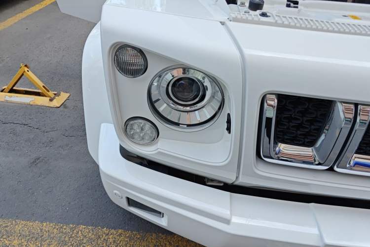 Used BAIC Off-Road BJ80 2019 2.3T Automatic Shengshi Huazhang Edition China VI Emission Standard Right Front Headlight