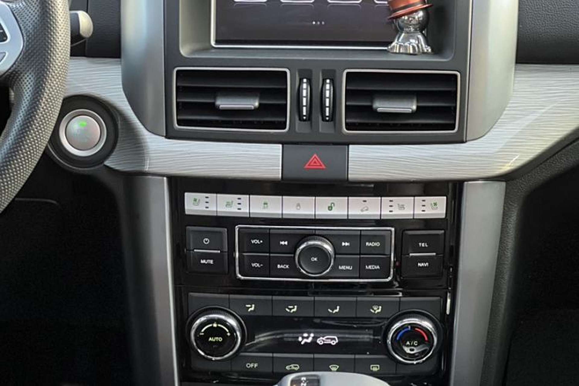 Used BAIC Off-Road BJ80 2020 3.0T Automatic Supreme Edition Audio And AC Panel