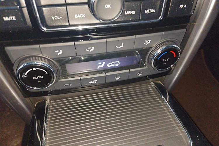 Used BAIC Off-Road BJ80 2020 3.0T Automatic Supreme Edition Audio And AC Panel