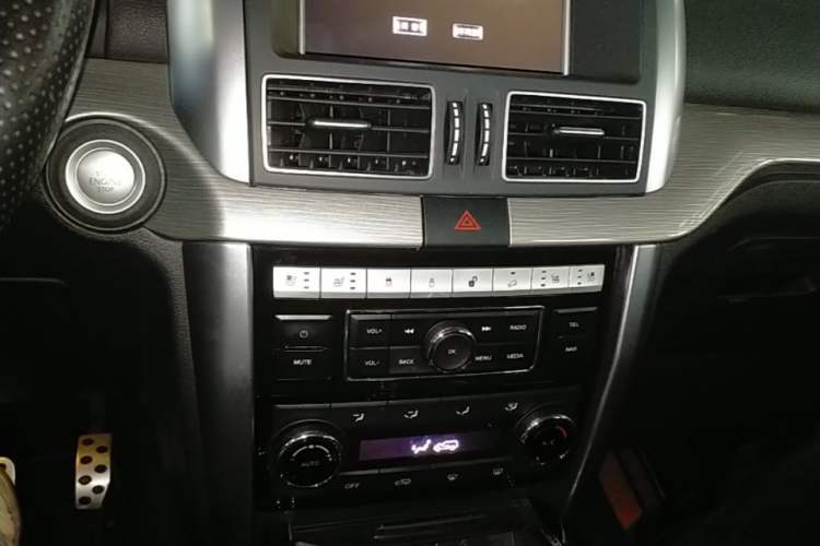 Used BAIC Off-Road BJ80 2020 3.0T Automatic Supreme Edition Audio And AC Panel