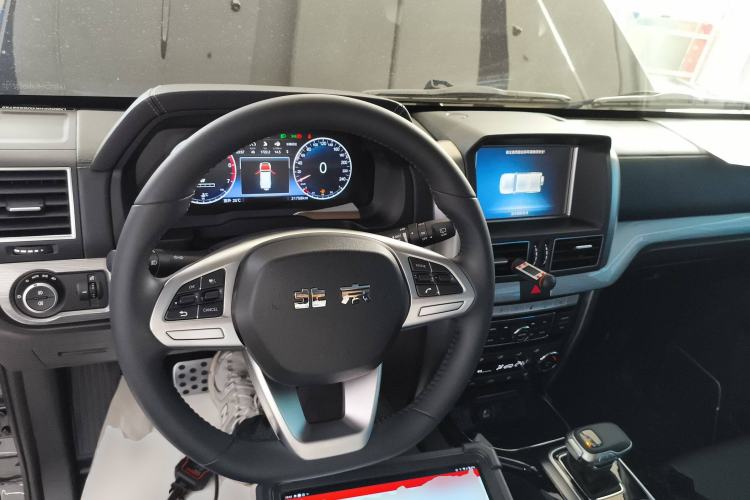 Used BAIC Off-Road BJ80 2020 3.0T Automatic Glory Flagship Edition Center Console