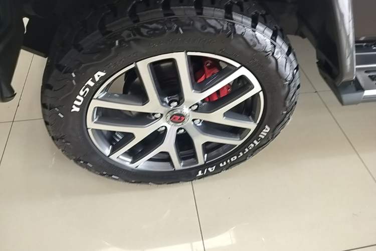 Used BAIC Off-Road BJ80 2020 3.0T Automatic Glory Flagship Edition Left Front Wheel Hub