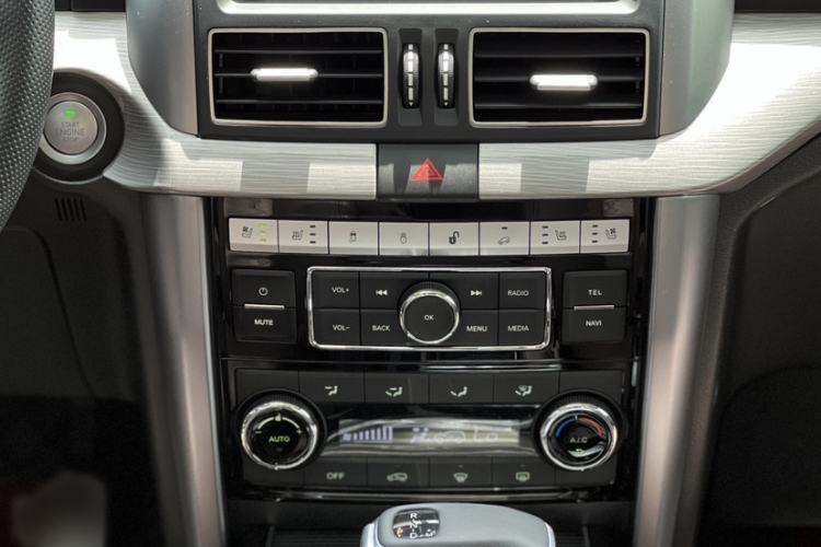 Used BAIC Off-Road BJ80 2020 3.0T Automatic Supreme Edition Audio And AC Panel