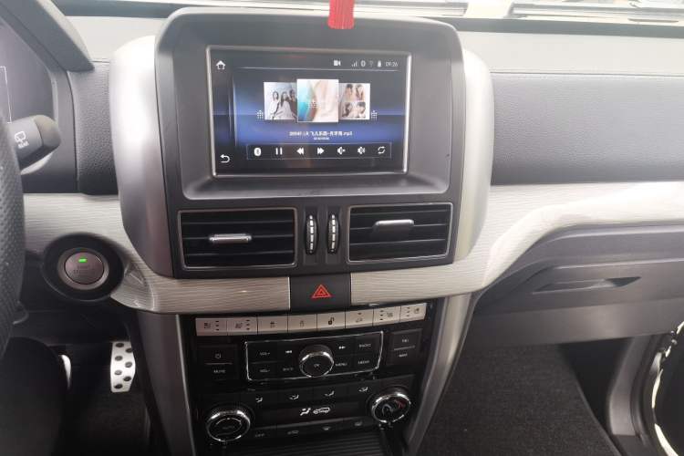 Used BAIC Off-Road BJ80 2022 3.0T Automatic Glory Edition Audio And AC Panel