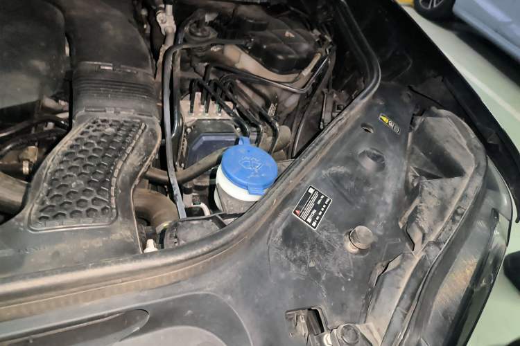 Used BAIC Off-Road BJ90 2021 3.0T Zhenrong Edition Engine Bay Left