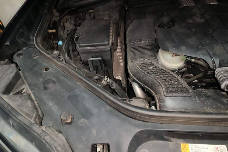 Used BAIC Off-Road BJ90 2021 3.0T Zhenrong Edition Engine Bay Right