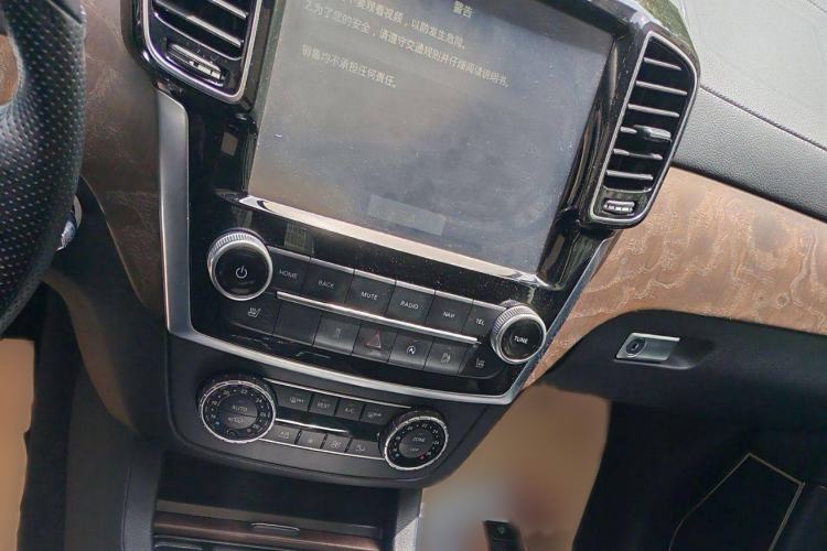 Used BAIC Off-Road BJ90 2021 3.0T Zhenrong Edition Interior 3