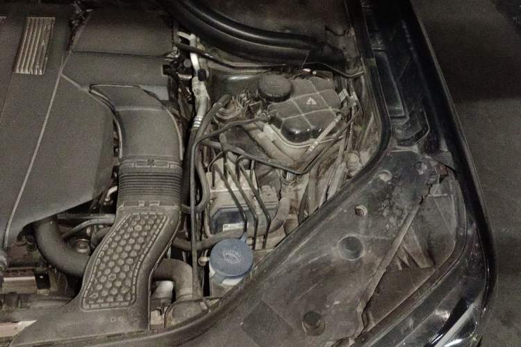 Used BAIC Off-Road BJ90 2016 3.0T Government Edition Engine Bay Left