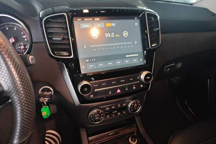 Used BAIC Off-Road BJ90 2020 3.0T Navigator Edition Audio And AC Panel