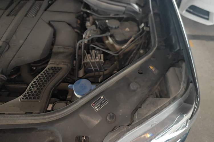 Used BAIC Off-Road BJ90 2020 3.0T Navigator Edition Engine Bay Left