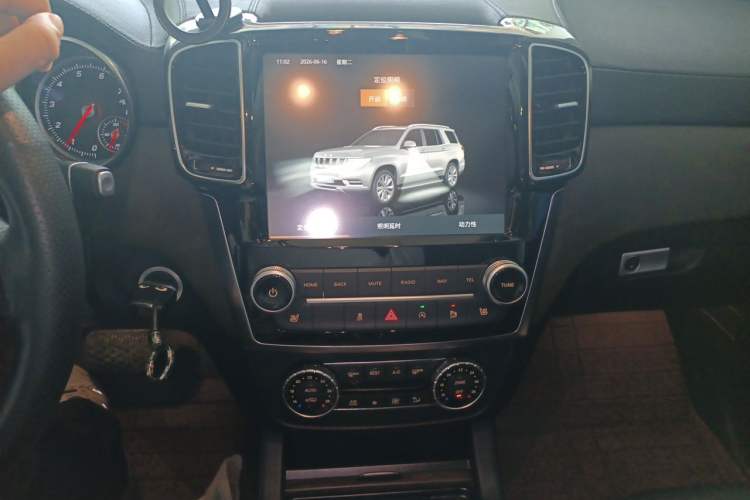 Used BAIC Off-Road BJ90 2021 4.0T Prestige Edition Audio And AC Panel