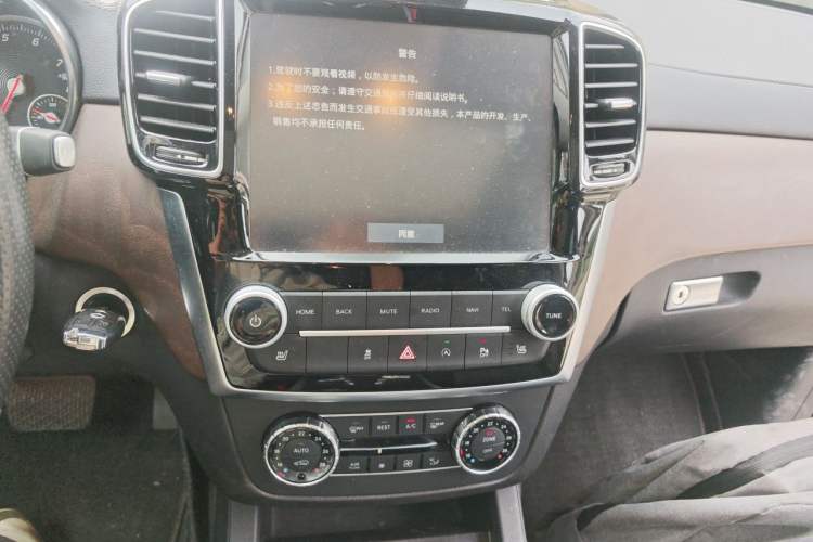 Used BAIC Off-Road BJ90 2021 4.0T Prestige Edition Audio And AC Panel