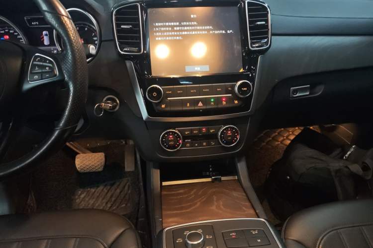 Used BAIC Off-Road BJ90 2021 4.0T Prestige Edition Audio And AC Panel