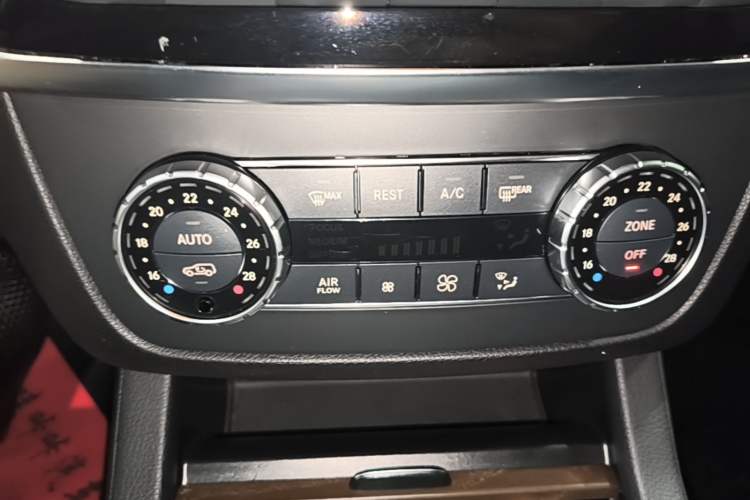 Used BAIC Off-Road BJ90 2021 4.0T Prestige Edition Audio And AC Panel