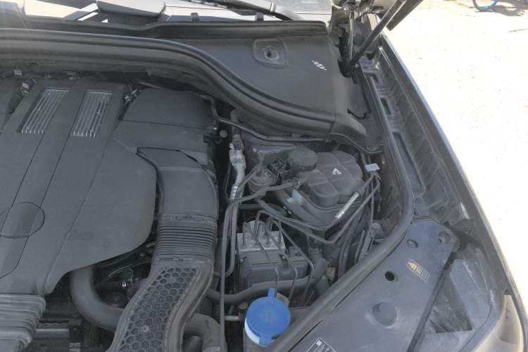 Used BAIC Off-Road BJ90 2021 3.0T Zhenrong Edition Engine Bay Left