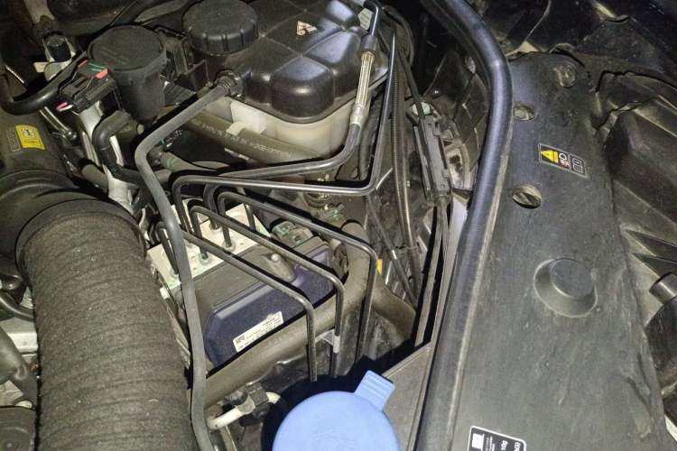 Used BAIC Off-Road BJ90 2021 4.0T Prestige Edition Engine Bay Left