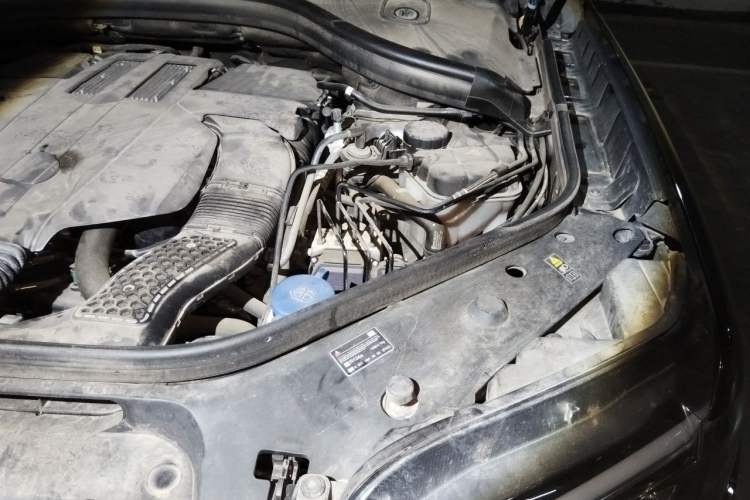 Used BAIC Off-Road BJ90 2021 3.0T Zhenrong Edition Engine Bay Left