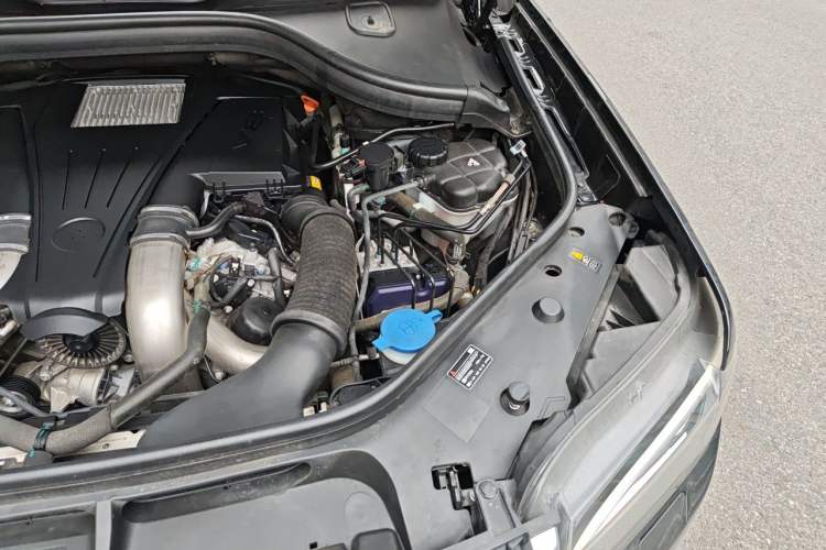 Used BAIC Off-Road BJ90 2021 4.0T Prestige Edition Engine Bay Left