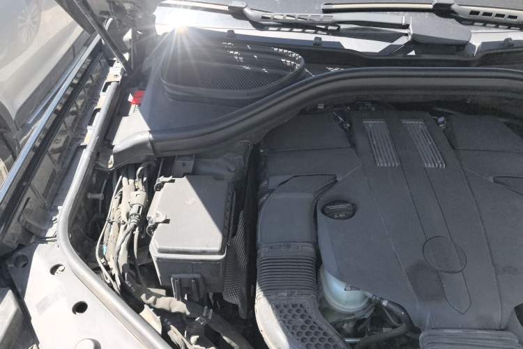 Used BAIC Off-Road BJ90 2021 3.0T Zhenrong Edition Engine Bay Right