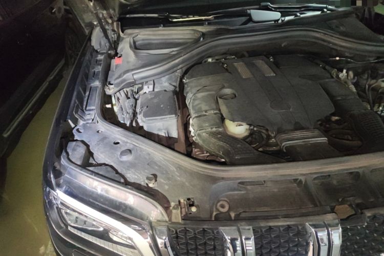 Used BAIC Off-Road BJ90 2021 3.0T Zhenrong Edition Engine Bay Right