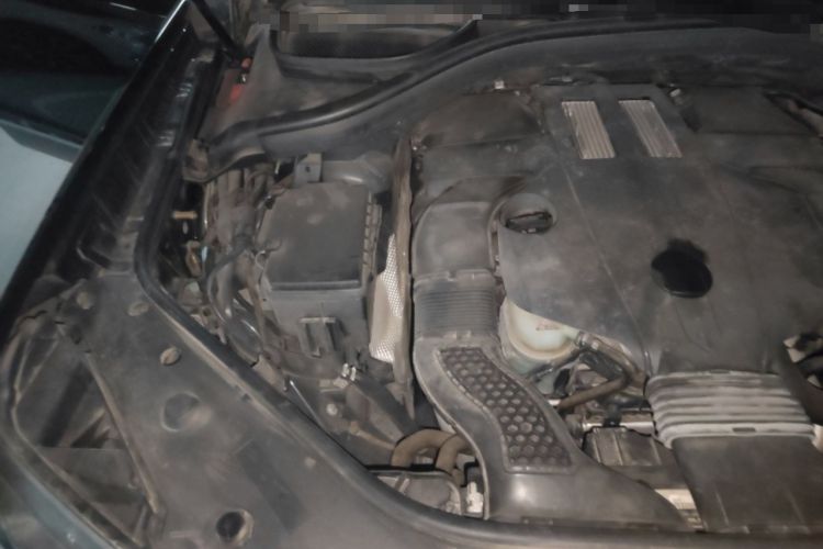Used BAIC Off-Road BJ90 2021 3.0T Zhenrong Edition Engine Bay Right