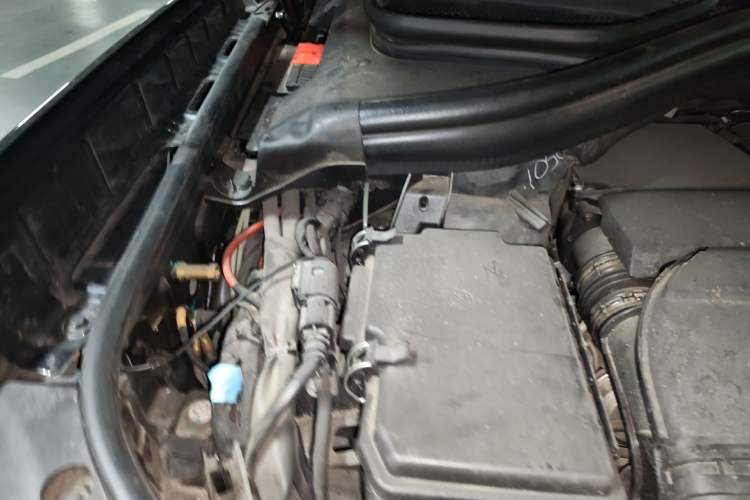 Used BAIC Off-Road BJ90 2021 3.0T Zhenrong Edition Engine Bay Right