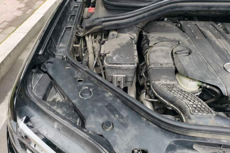 Used BAIC Off-Road BJ90 2021 3.0T Zhenrong Edition Engine Bay Right