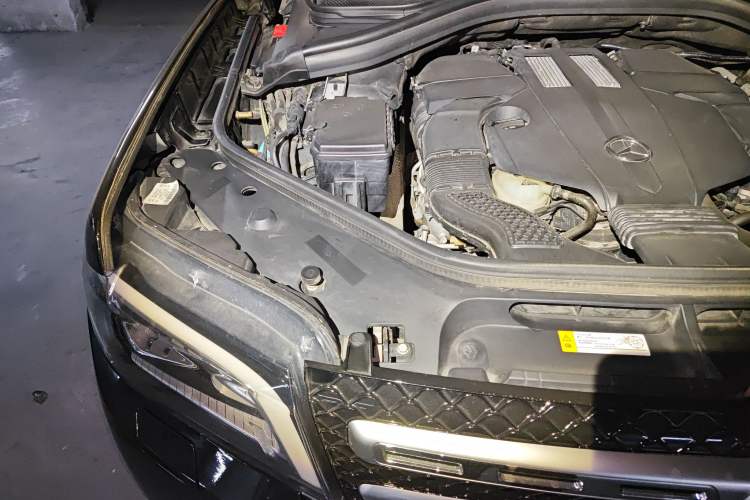 Used BAIC Off-Road BJ90 2021 3.0T Zhenrong Edition Engine Bay Right
