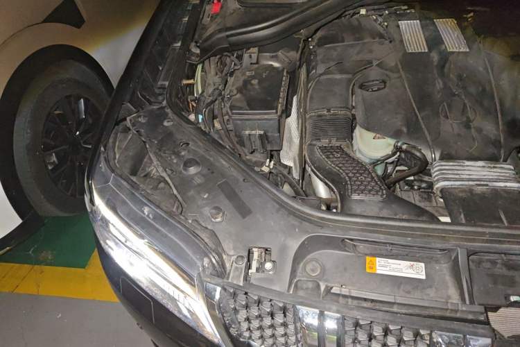 Used BAIC Off-Road BJ90 2021 3.0T Zhenrong Edition Engine Bay Right