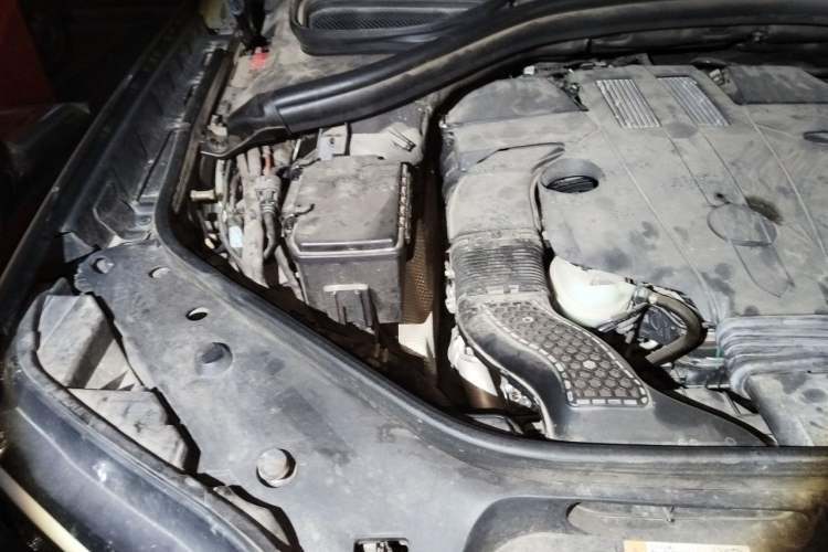 Used BAIC Off-Road BJ90 2021 3.0T Zhenrong Edition Engine Bay Right