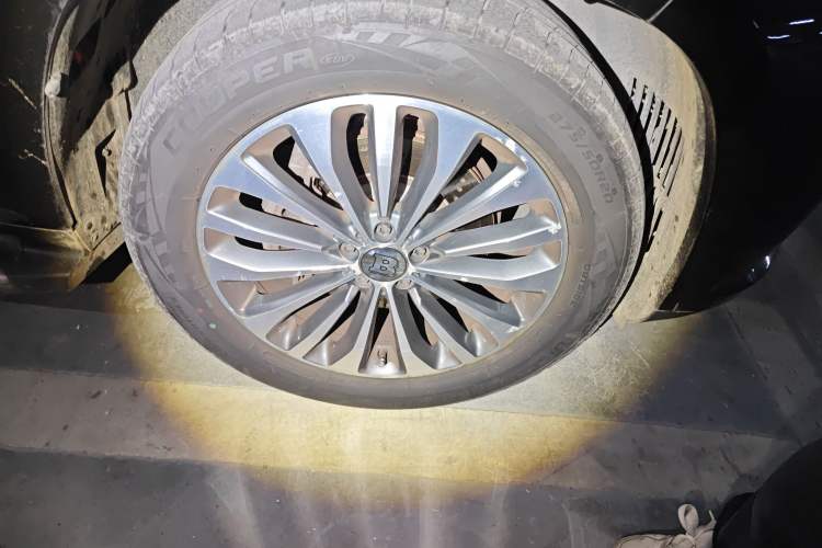 Used BAIC Off-Road BJ90 2021 3.0T Zhenrong Edition Right Front Wheel Hub